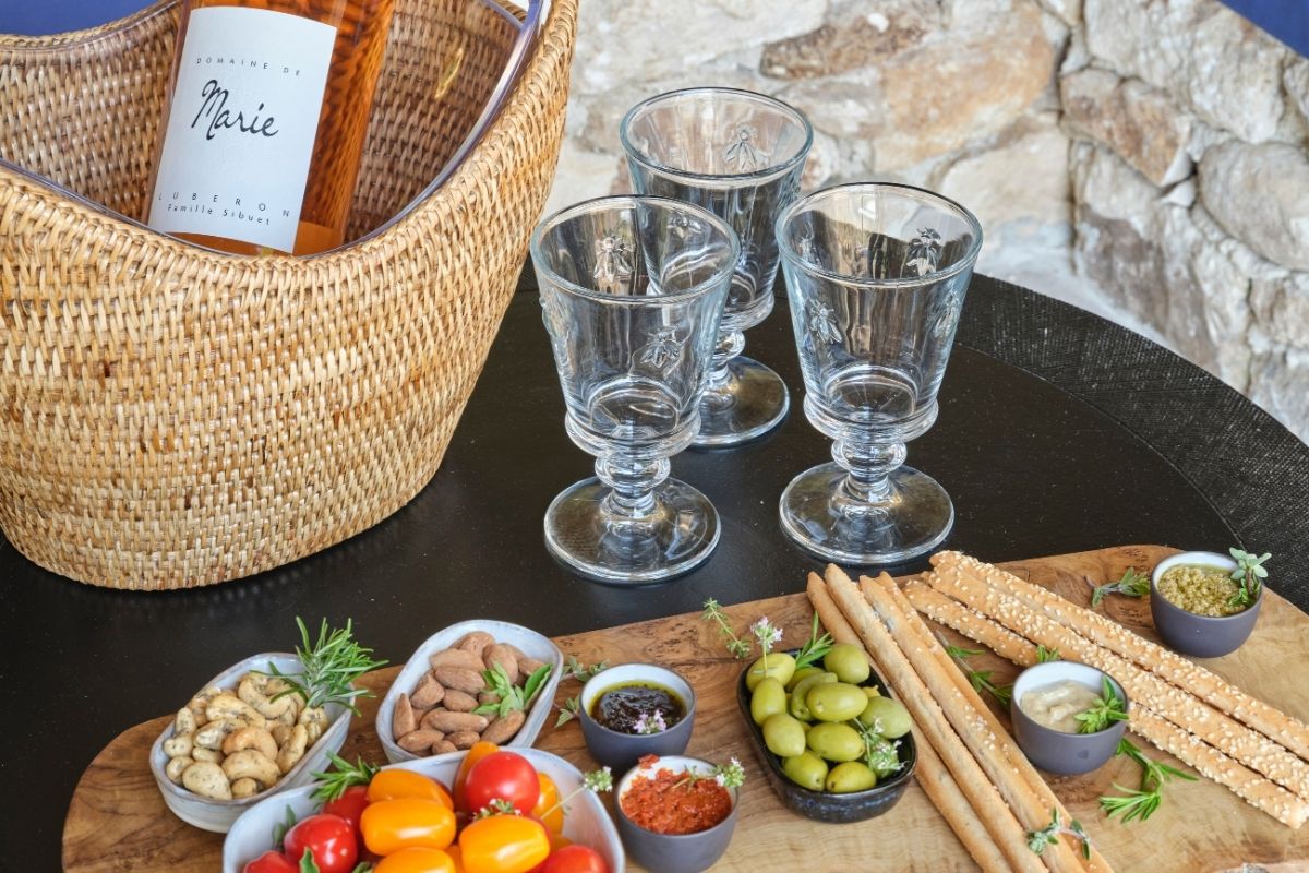 apéritif snacks and rosé